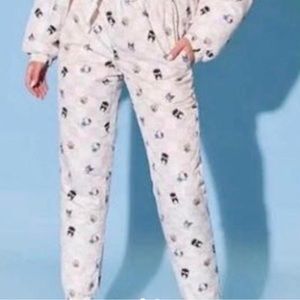 Hello Kitty puffy jogger pants. NWT never worn. Comes with keychain.size Medium
